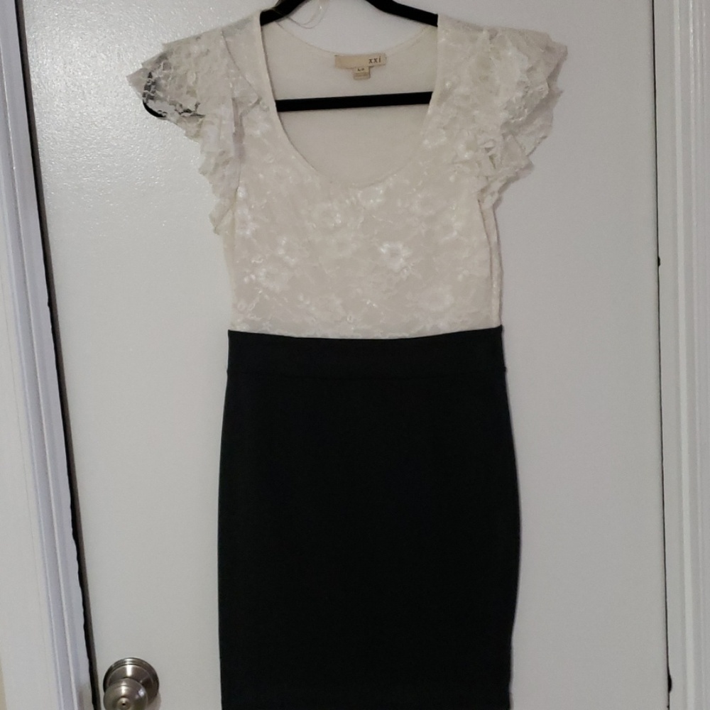Mini dress, white lace top